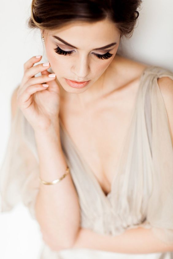 a spring wedding makeup with an accent on the eyelashes, a shiny blush lip and a touch of blush on the cheeks