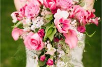 a pink cascading wedding bouquet with roses, lilies and some white fillers plus greenery is a cool and chic idea to make a statement