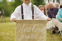 a wedding sign with calligraphy is always a good idea for a rustic wedding, making some won’t break the budget