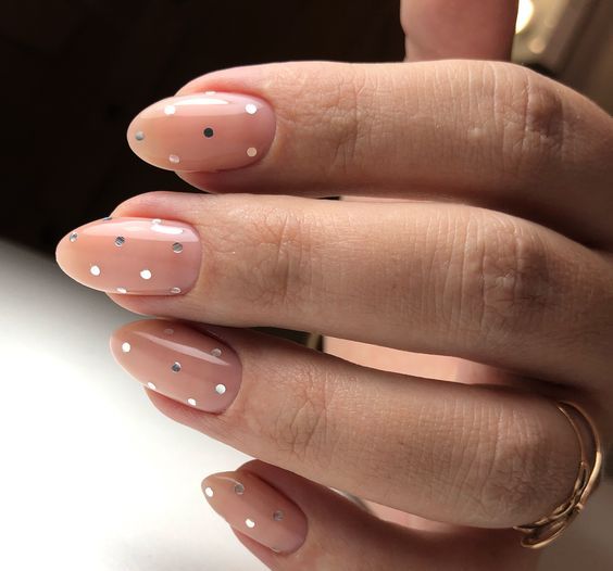 minimalist blush nails with silver polka dots is a very pretty and beautiful wedding manicure that you can wear anytime