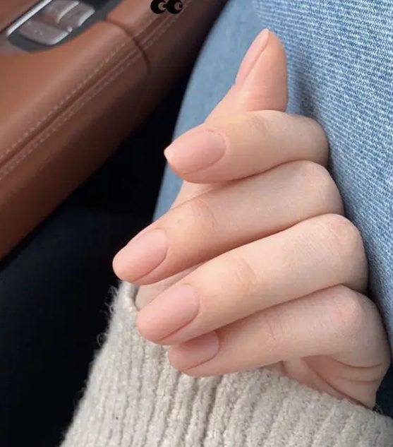 nude matte nails are a great idea for any kind of bridal look, in any season and with any style, they always work