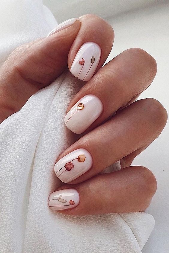 white nails with tiny and very delicate floral stickers are a fantastic idea for a spring or summer bride
