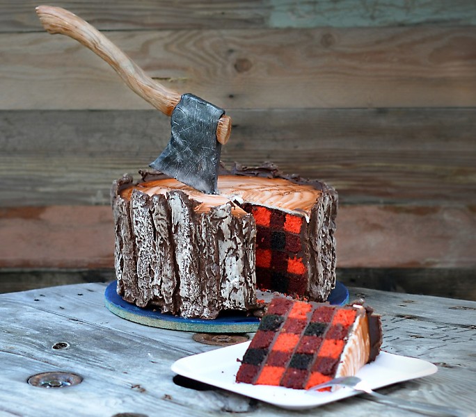 the best part about this woodsy one tier isn't the bark like exterior—it's definitely the flannel checked interior