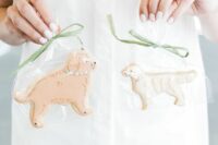 wedding favors – cookies shaped as pets that are gone but loved a lot – are a great way to remember them