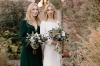 a chic emerald green bridesmaid maxi dress with a plunging neckline and long sleeves just wows, this is an elegant solution for a fall or winter wedding