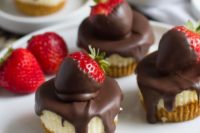 chocolate covered strawberry mini cheese cakes
