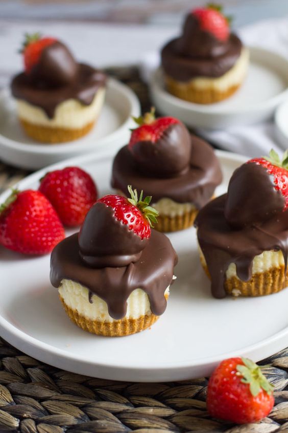 chocolate covered strawberry mini cheese cakes