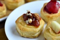 baked brie bites with apples, grapes and nuts are gorgeous for a fall wedding, with all the tastes of the fall