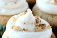 banana cupcakes with cream cheese buttercream frosting and nuts on top are delicious for your wedding