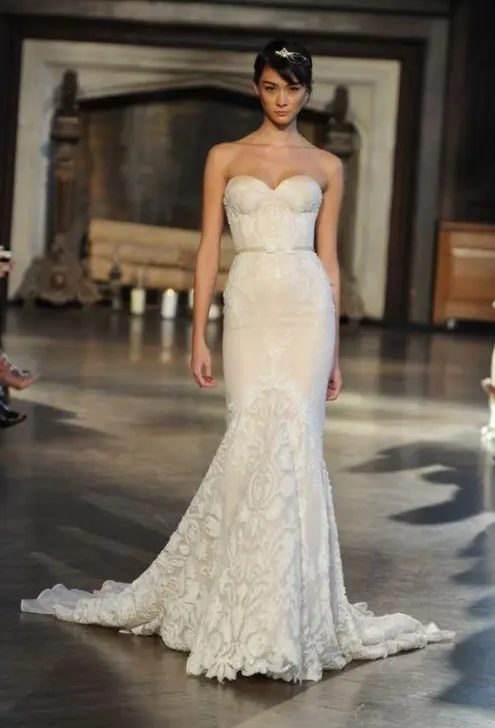 a super chic and sexy lace strapless mermaid wedding dress with a small sash and a train is a classic idea to show off your gorgeous body in the best way possible