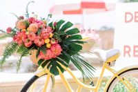 tropical leaves are perfect to decorate any wedding arrangement