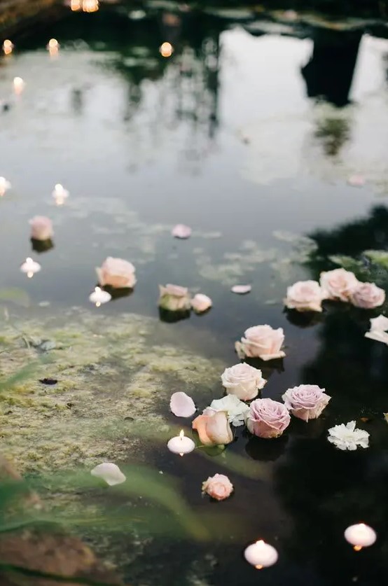 floating flowers and candles in the pond or in a fountain will be a great and delicate decoration for a garden wedding