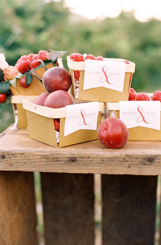 wooden baskets with apples and fresh berries are amazing to serve your foodie wedding favors