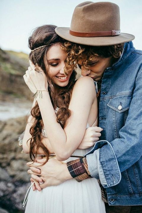 a plaid shirt, a blue denim jacket and a brown hat make the groom's look very relaxed and boho-like