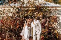 a super lush and pretty modern fall wedding ceremony space done with lots of colorful leaves and greenery is wow
