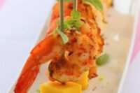 spicy shrimps with pieces of cheese are a great idea that always works