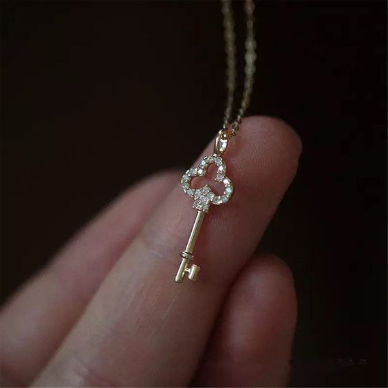 a beautiful crysal vintage key necklace is an adorable accessory for a bride on her wedding day and not only