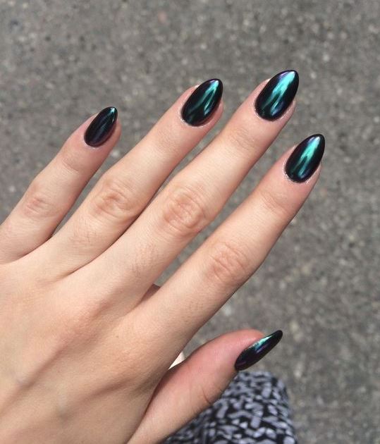 metallic hunter green nails are extra bold and chic and bring much color to your fall bridal look