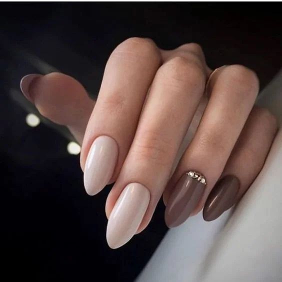 nude, mauve and brown nails and an accent nail with rhinstones look very chic and very beautiful for a fall bride