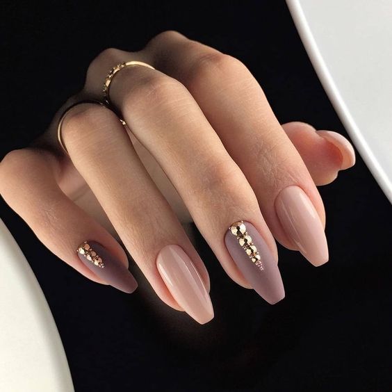 nude, mauve and purple glossy and matte nails with gold embellishments look very refined and very chic