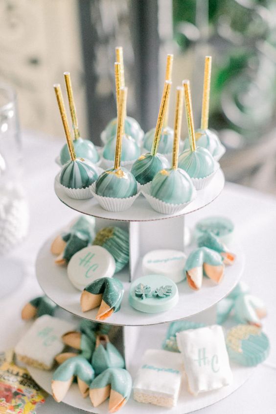 a modern wedding cake stand with cookies, fortune cookies and grene marble cake pops is a great solution for a modern wedding