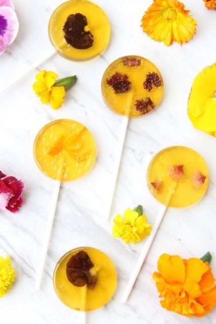 bold yellow edible flower lollipops are adorable desserts or wedding favors and they look spectacular