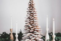 gingerbread cookies spiced up with cardamom forming a Christmas tree with a star topper are a fantastic alternative to a usual winter wedding cake