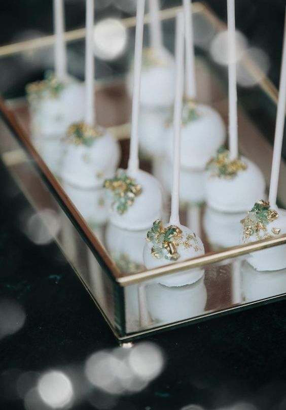 mini mint and gold cake pops are a great solution for a modern wedding with touches of green and gold