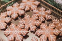 snowflake gingerbread cookies with icing can be DIYed by you and will give a homey feel to the dessert table