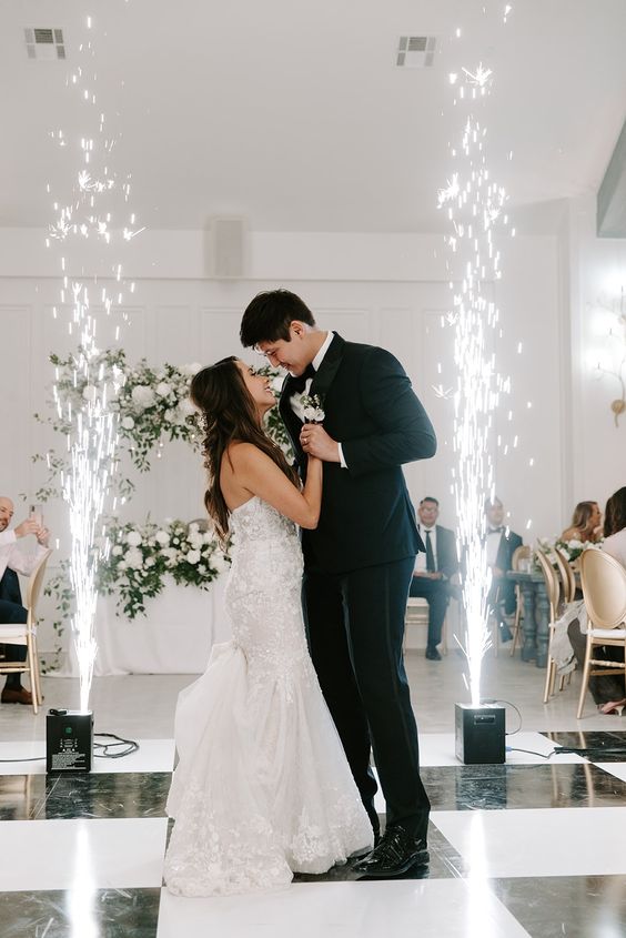 the couple's first dance as a married couple lit up by sparklers is a lovely idea for a modern wedding with a touch of glam