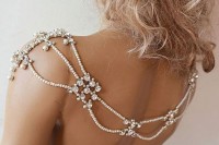 a chic and no too heavy pearl and rhinestone shoulder jewelry piece for a stylish and non-excessive bridal look