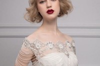 a vintage bride’s look is easily achievable thanks to nice shoulder jewelry