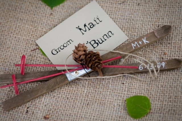 a creative card holder - mini skis and ski poles plus pinecones is a very cool idea for a ski resort wedding