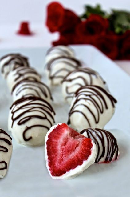 strawberries in white chocolate with dark chocolate glazing are always a great idea for a Valentine wedding, whether they are favors or desserts