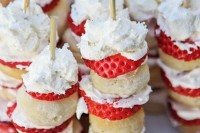 sweet appetizers for a Valentine wedding – skewers with cakes, strawberries, whipped cream are delicious and gorgeous