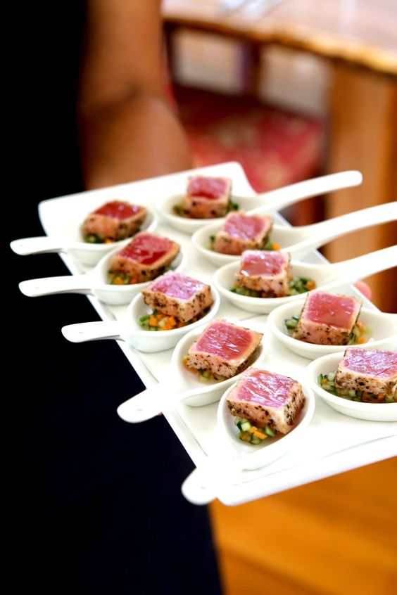 Valentine appetizers of veggies and grilled tuna fish are delicious and very refined, they will fit your wedding