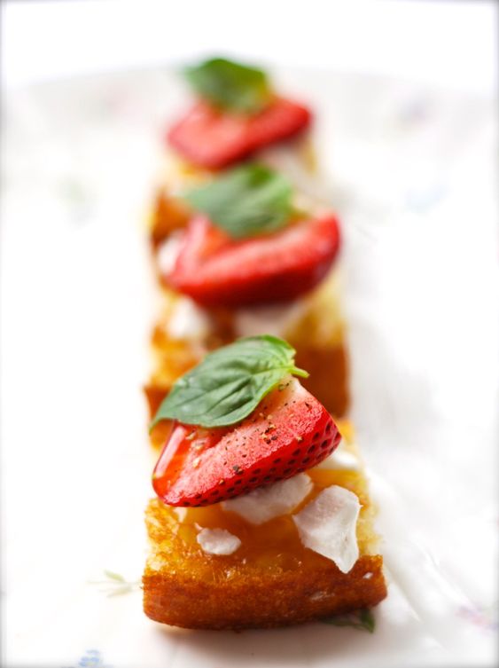 caramel cake topped with marshmallows, strawberries and herbs are delicious mini bites for a Valentine wedding