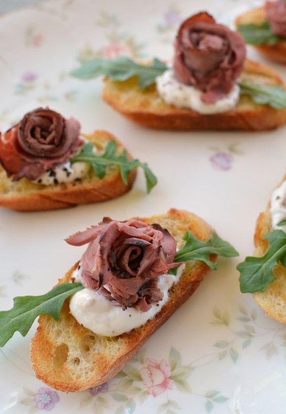 rose beef bites with horseradish cream on toasts are delicious and creative Valentine wedding appetizers