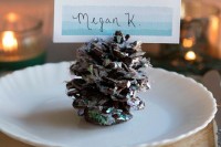 rustic-glam-diy-pinecone-place-settings-for-your-winter-wedding-2
