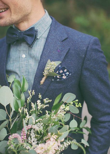 a chambray shirt, a woolen jacket and a double bow tie for a cool and bold look with a casual feel t the wedding