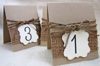 wedding table numbers of cardboard, with burlap, twine, with paper table numbers is a very cool idea to rock