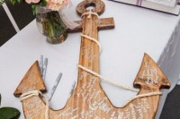 a stained wooden anchor will become a creative and cool wedding guest book, use it for a seaside or nautical wedding