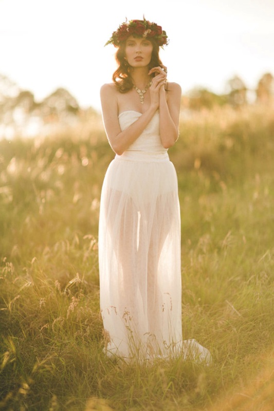 Picture Of romantic spring bohemian bridal looks to get inspired  12