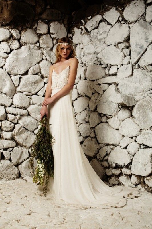 Picture Of romantic spring bohemian bridal looks to get inspired  4