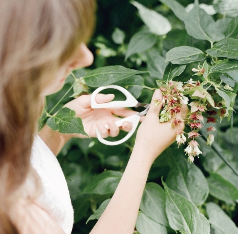 DIY Garden Inspired Floral Centerpiece For Your Wedding