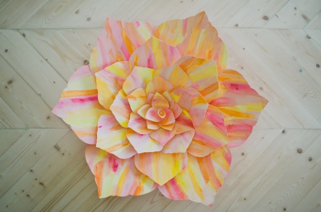 Picture Of DIY Giant Standing Paper Flower For Your Wedding Decor 13