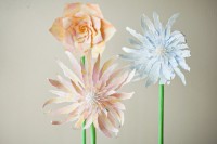 DIY Giant Standing Paper Flower For Your Wedding Decor14