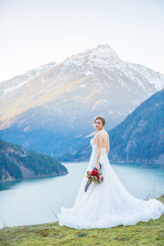 Breathtakingly Beautiful Cliffside Bridal Shoot On Dablo Lake