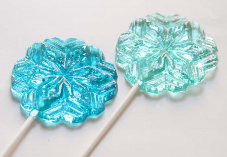 mint green and blue snowflake lollipops are amazing for winter, they look nice and bold