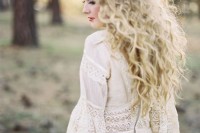a bush or natural blonde curls is a very romantic hairstyle for every bride, be sure to rock your curls